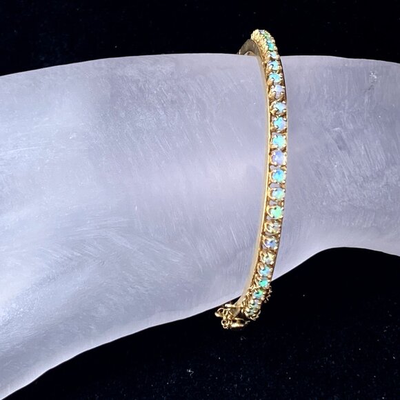 Mid-century 14K gold 2.75mm Opal Cabochons hinged bangle 13.2g 6.75 JR8387
